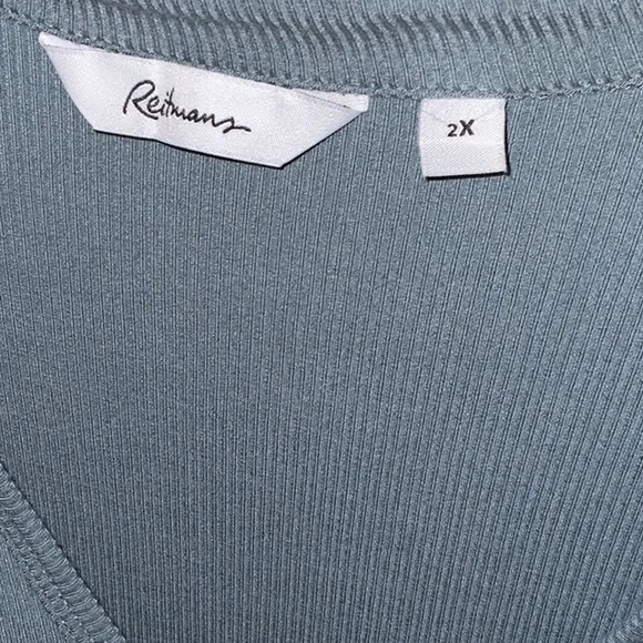 Reitman’s Top - Picture 2 of 6